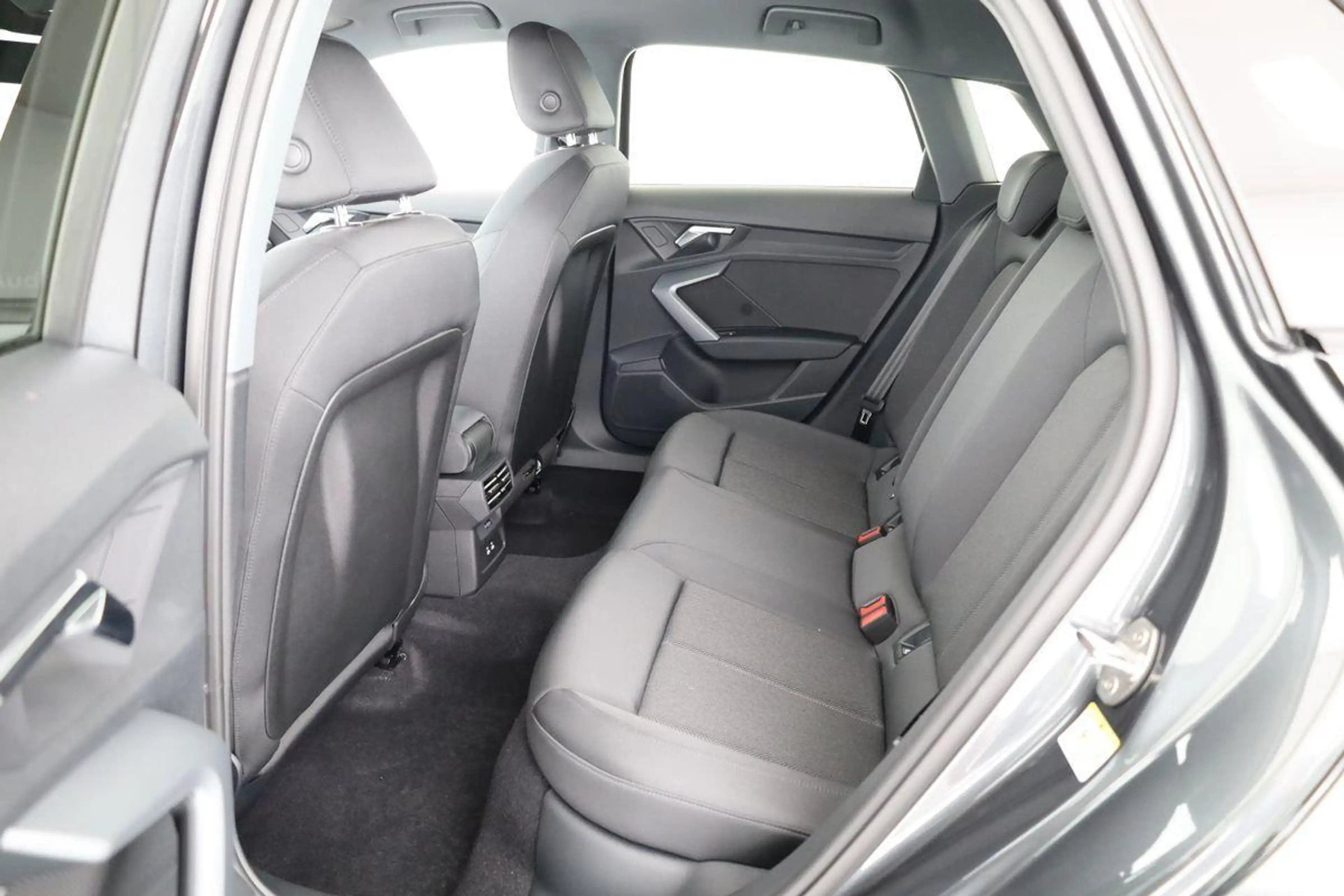 Audi A3 Sportback TFSI quattro 150 kW S line S-LINE, Na... — photo 11