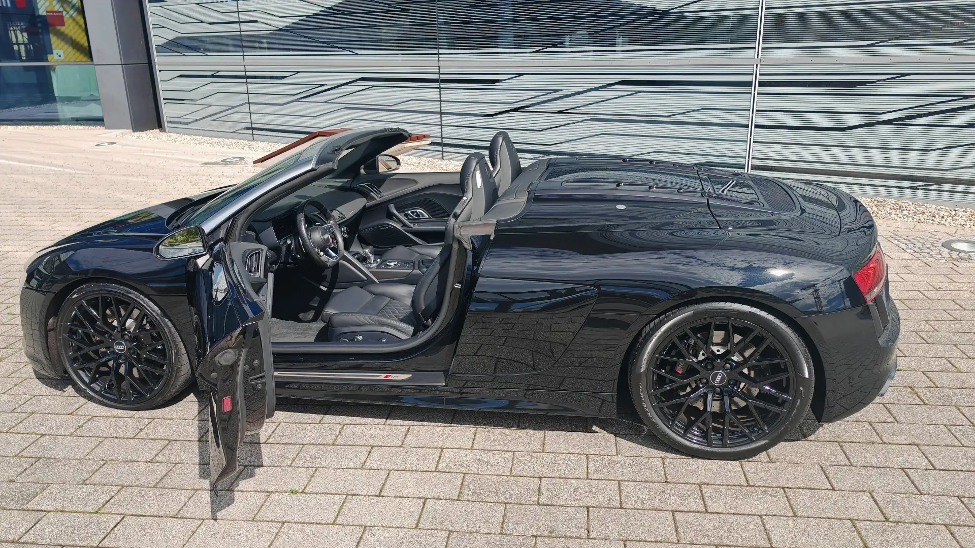 Audi R8 Spyder V10 5.2 FSI quattro S tronic Schwarz - 1