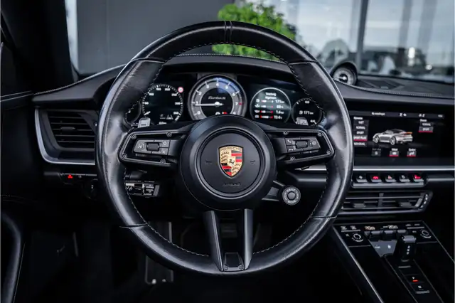 Porsche 992 view 13