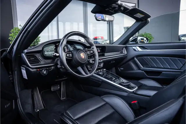Porsche 992 view 9