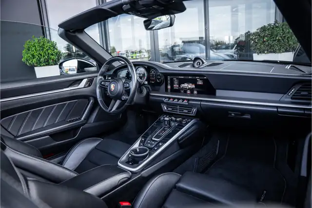 Porsche 992 view 11