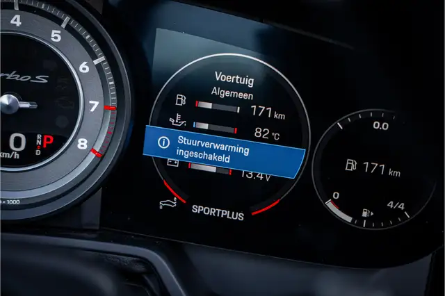 Porsche 992 view 14