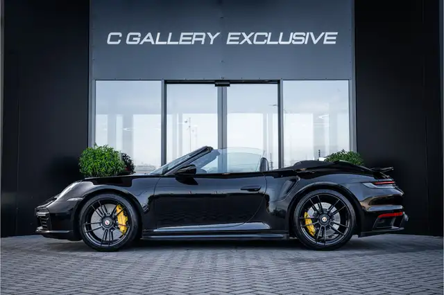 Porsche 992 view 4