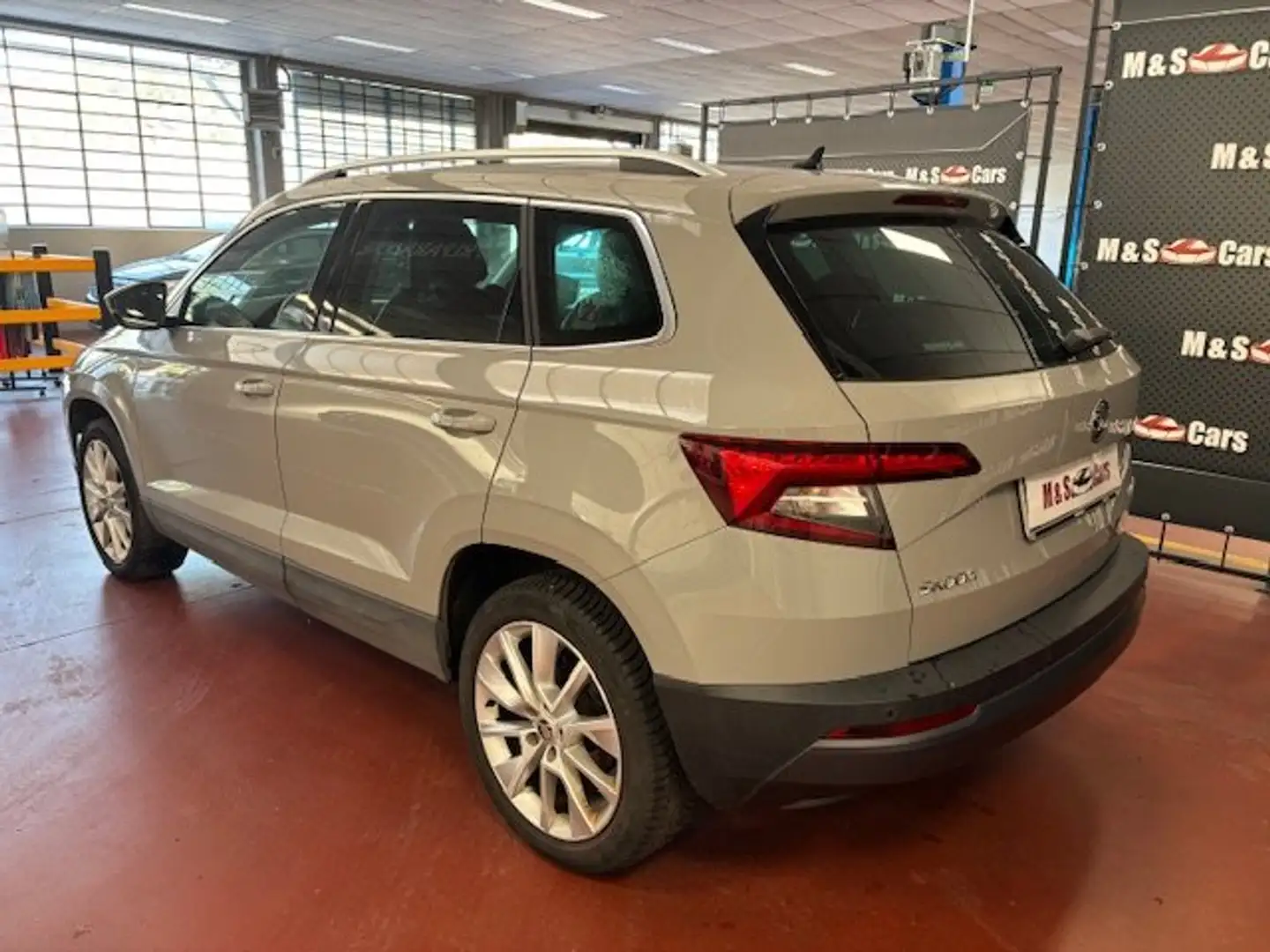 Skoda Karoq 1.5 tsi Style dsg - CAMBIO AT - TAGLIANDATA! Gris - 2