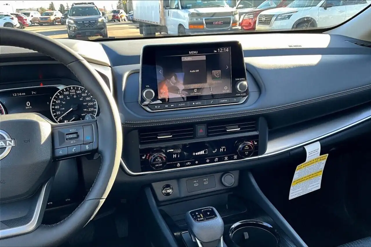 Nissan Rogue снимка Nissan Rogue