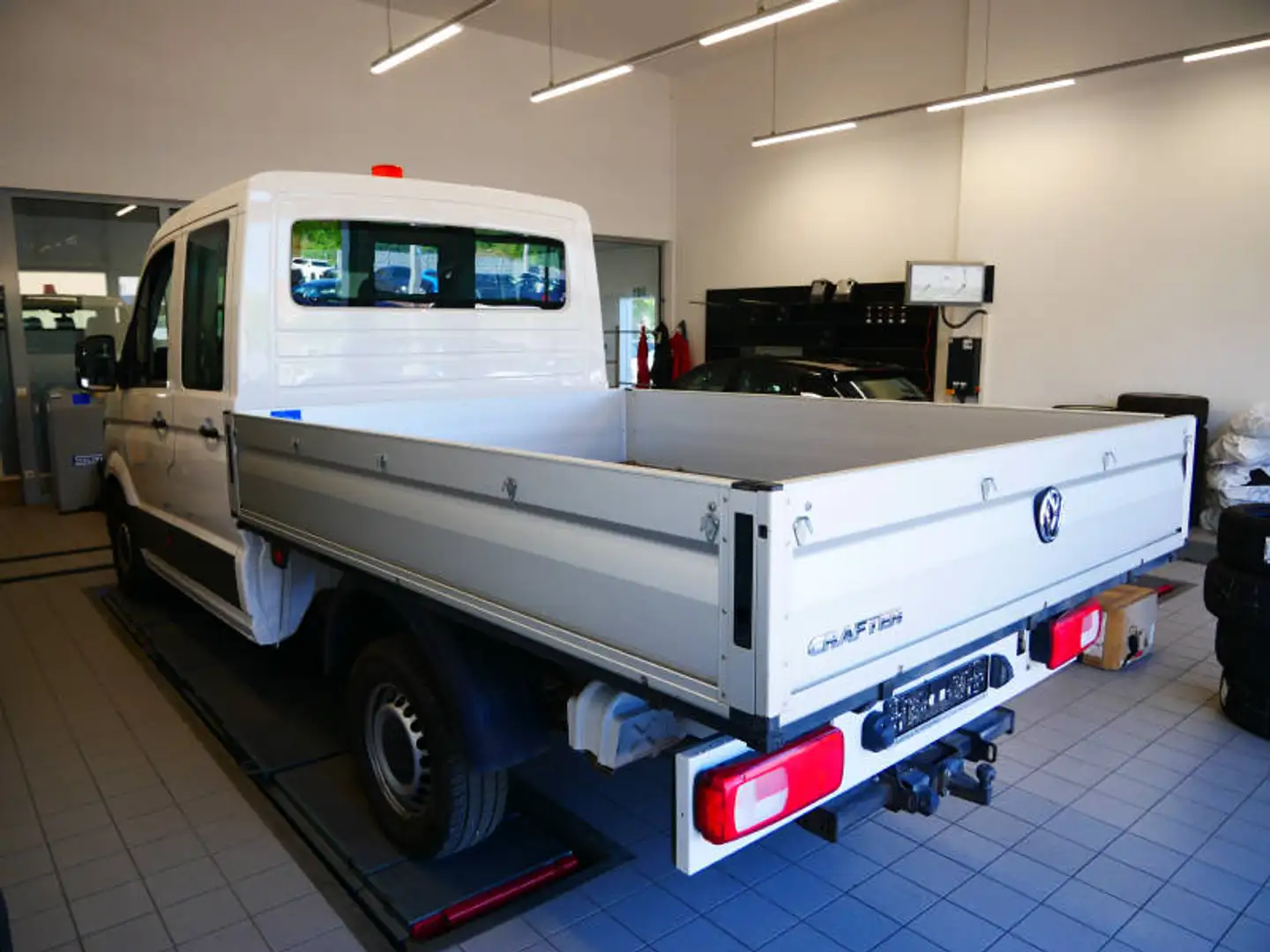 Volkswagen Crafter Pritsche 35 DOKA 2.0 TDI mittellang AHK Weiß - 2