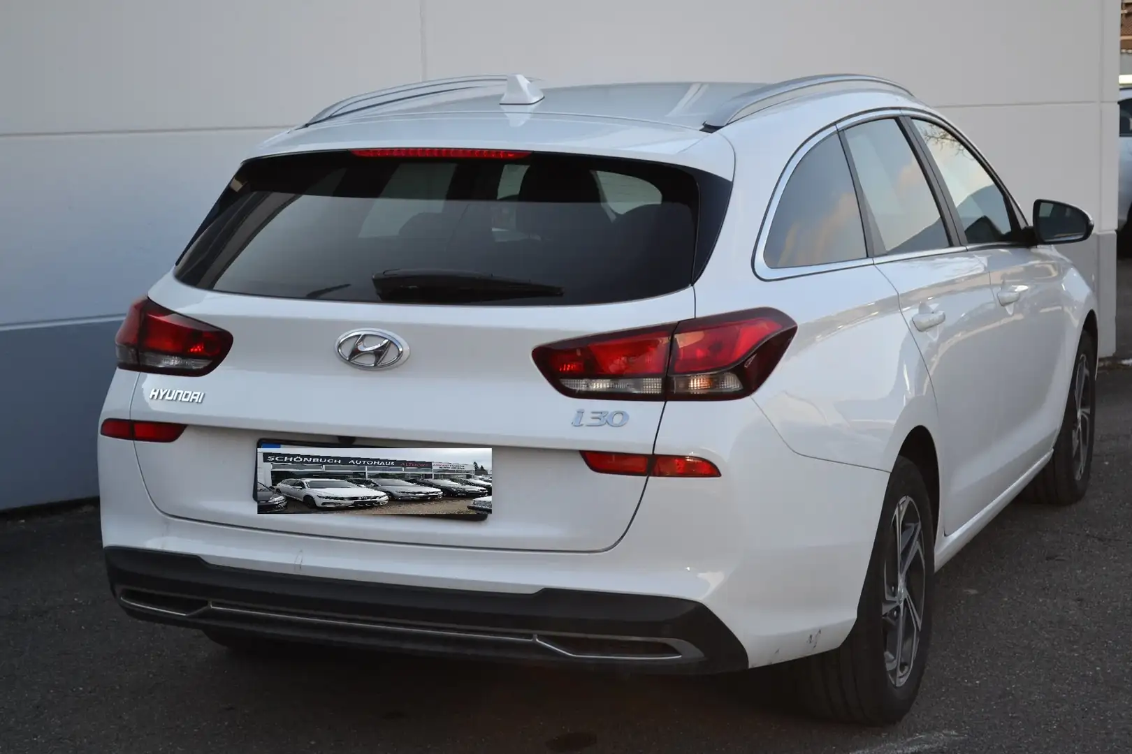 Hyundai i30 i30 1.6 CRDi 85kW Trend*NAVI*KAMERA* Weiß - 2