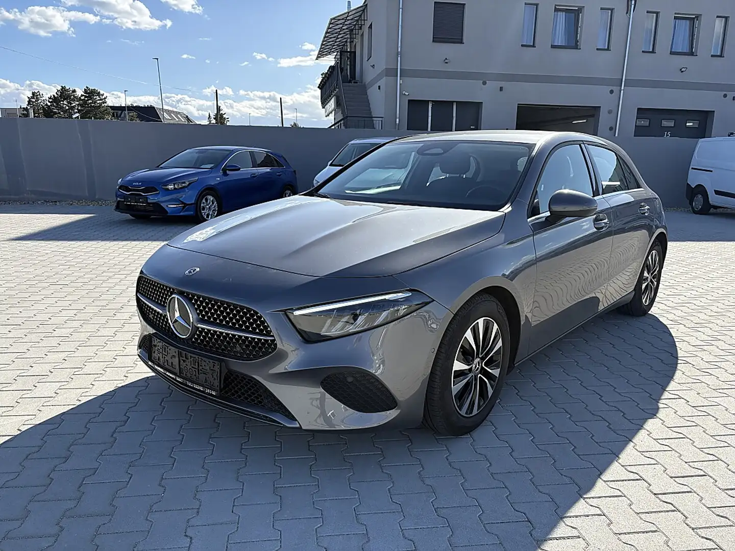 Mercedes-Benz A 180 Aut. Grau - 1