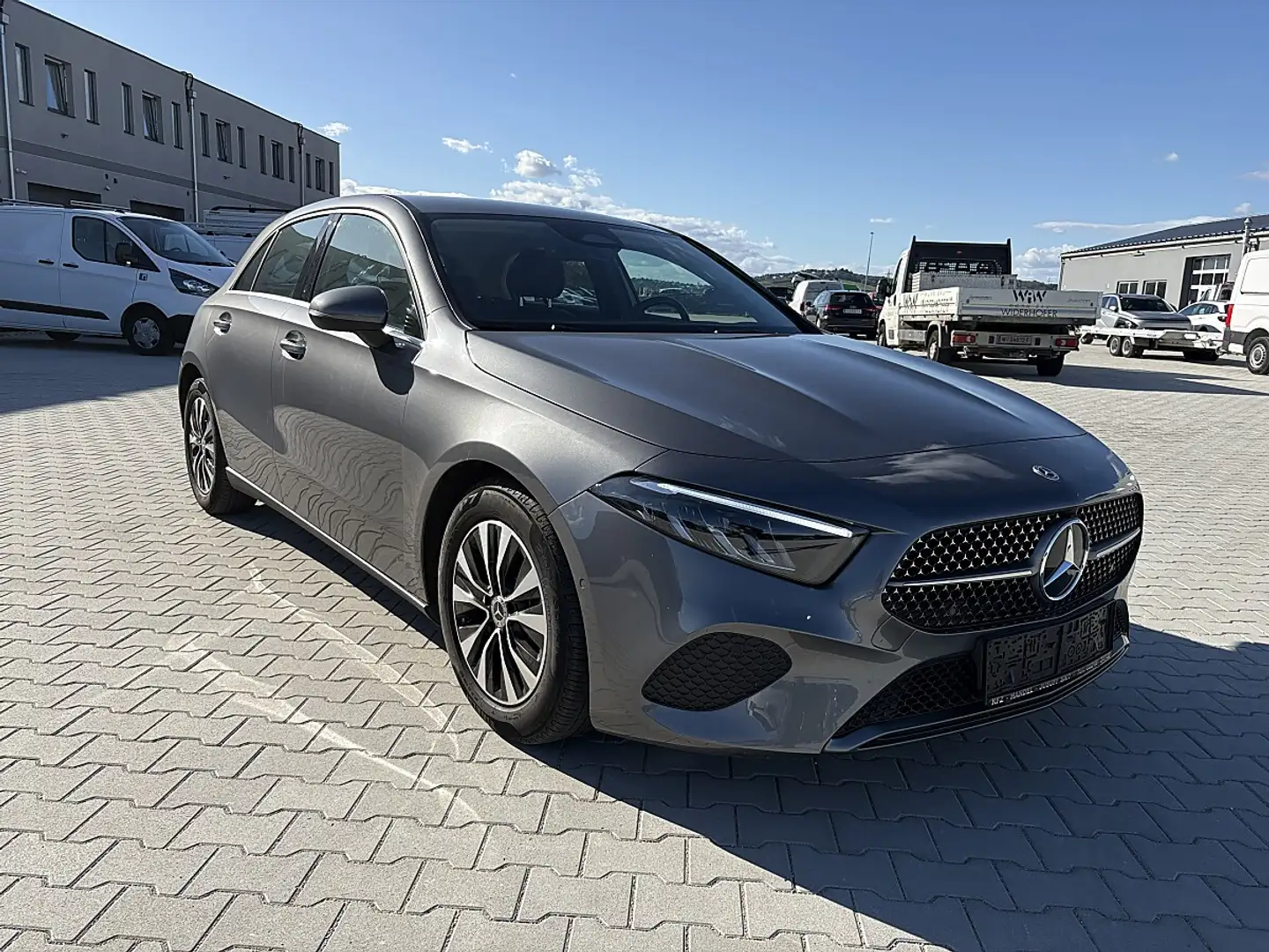 Mercedes-Benz A 180 Aut. Grau - 2