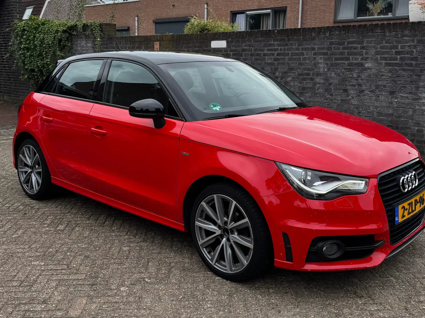 Audi A1 A1 1.2 TFSI Pro Line S Rood - 2