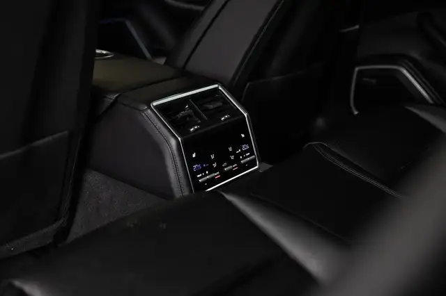 Porsche Panamera view 24