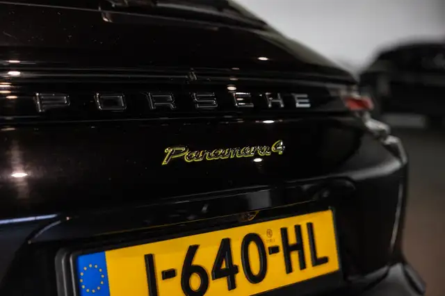 Porsche Panamera view 25