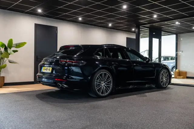 Porsche Panamera view 3