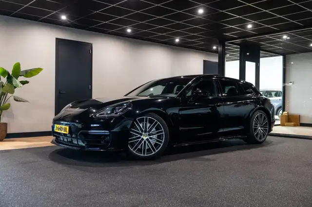 Porsche Panamera view 30