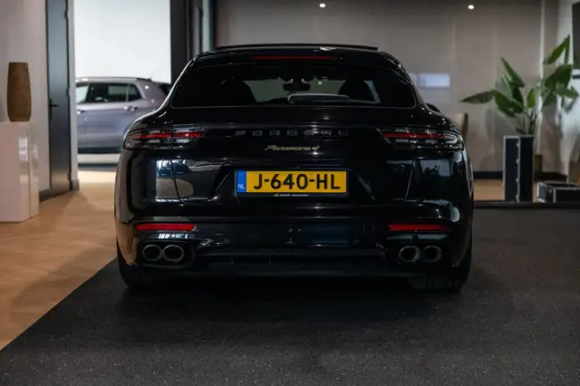Porsche Panamera view 11