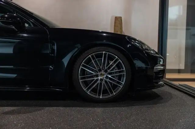 Porsche Panamera view 15