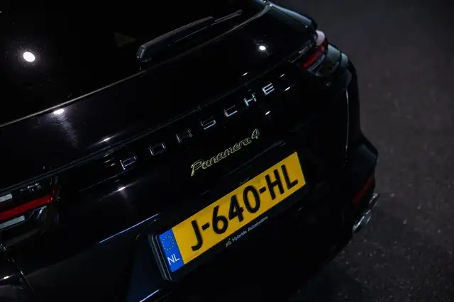 Porsche Panamera view 21
