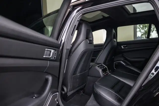 Porsche Panamera view 6