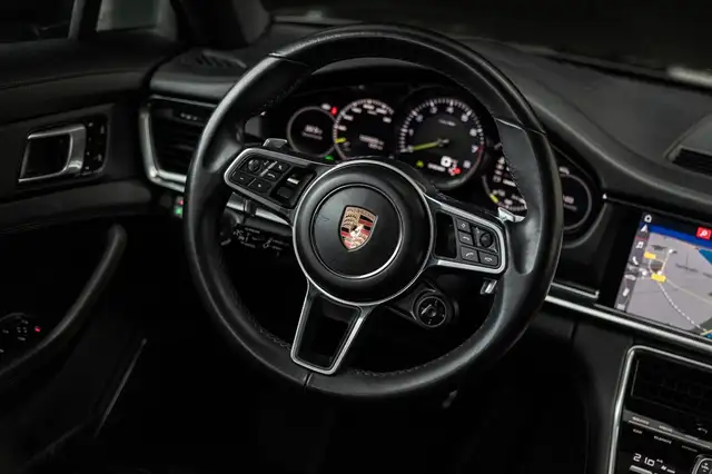 Porsche Panamera view 10