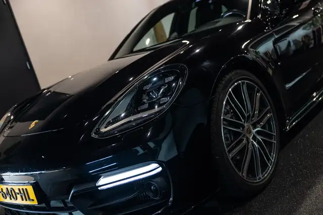 Porsche Panamera view 19