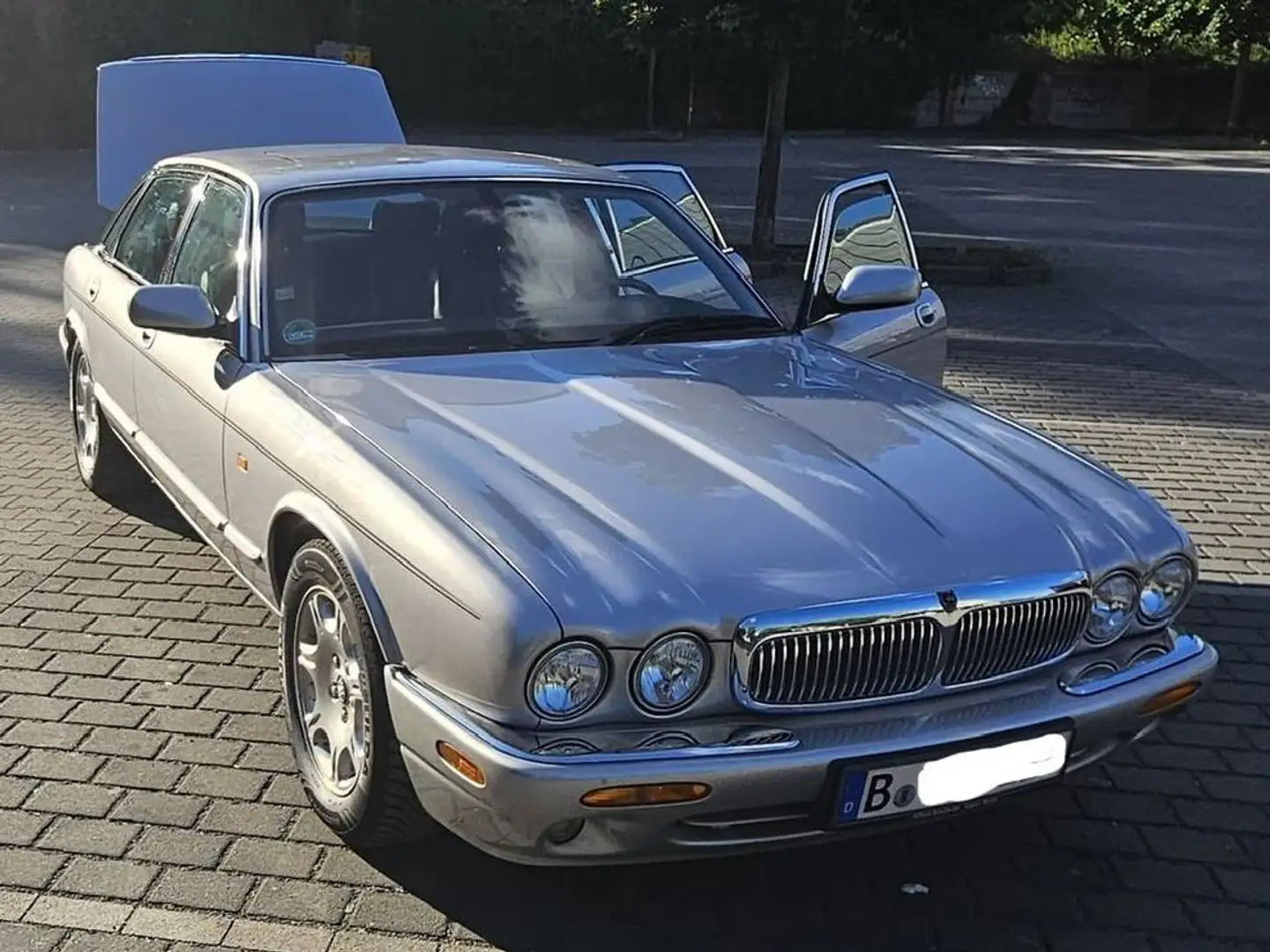 Jaguar XJ8 4.0 Sovereign V8 Срібний - 1