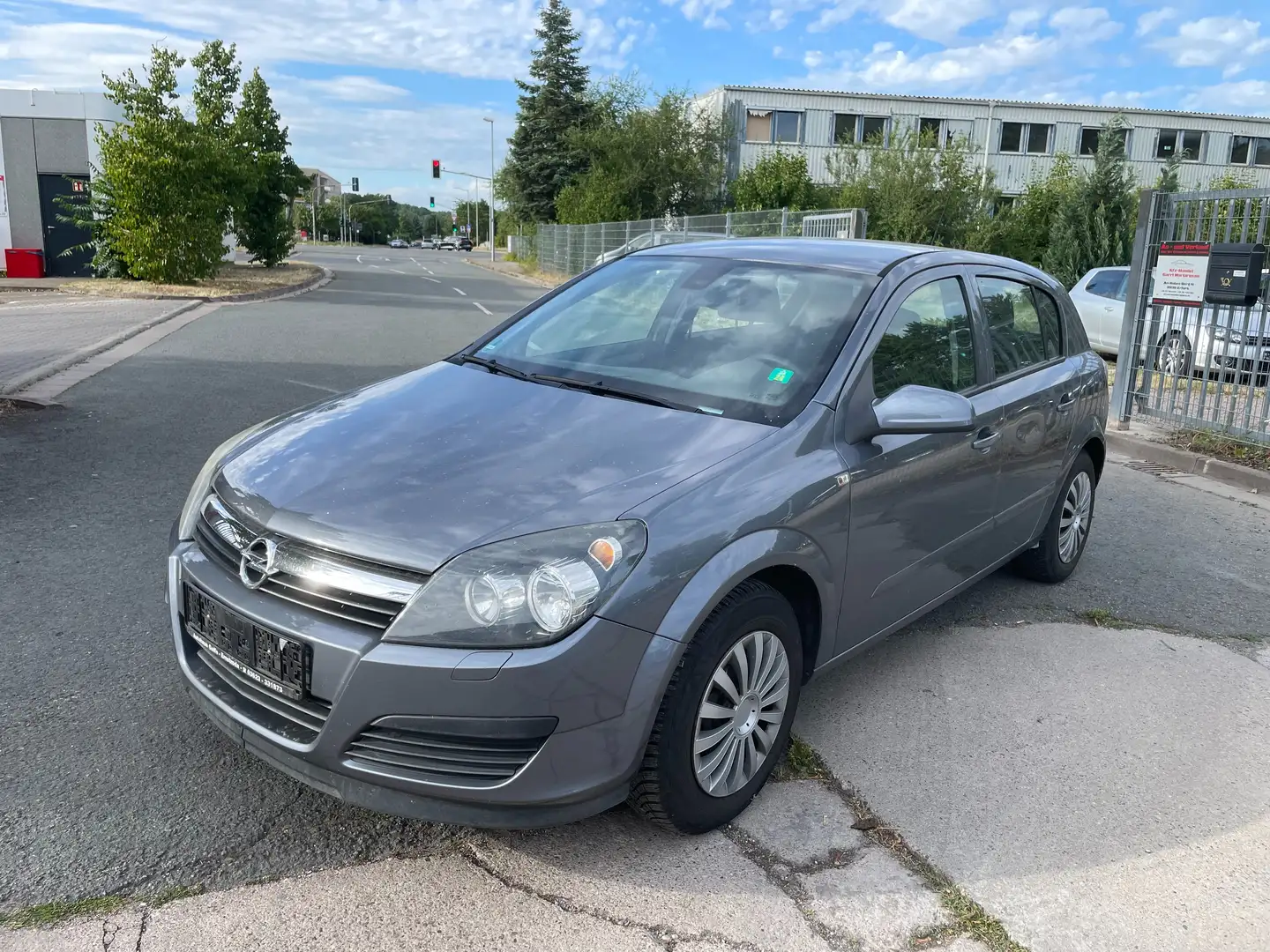Opel Astra Edition 1,4 EURO 4 KLIMA 5-TÜR Grau - 1