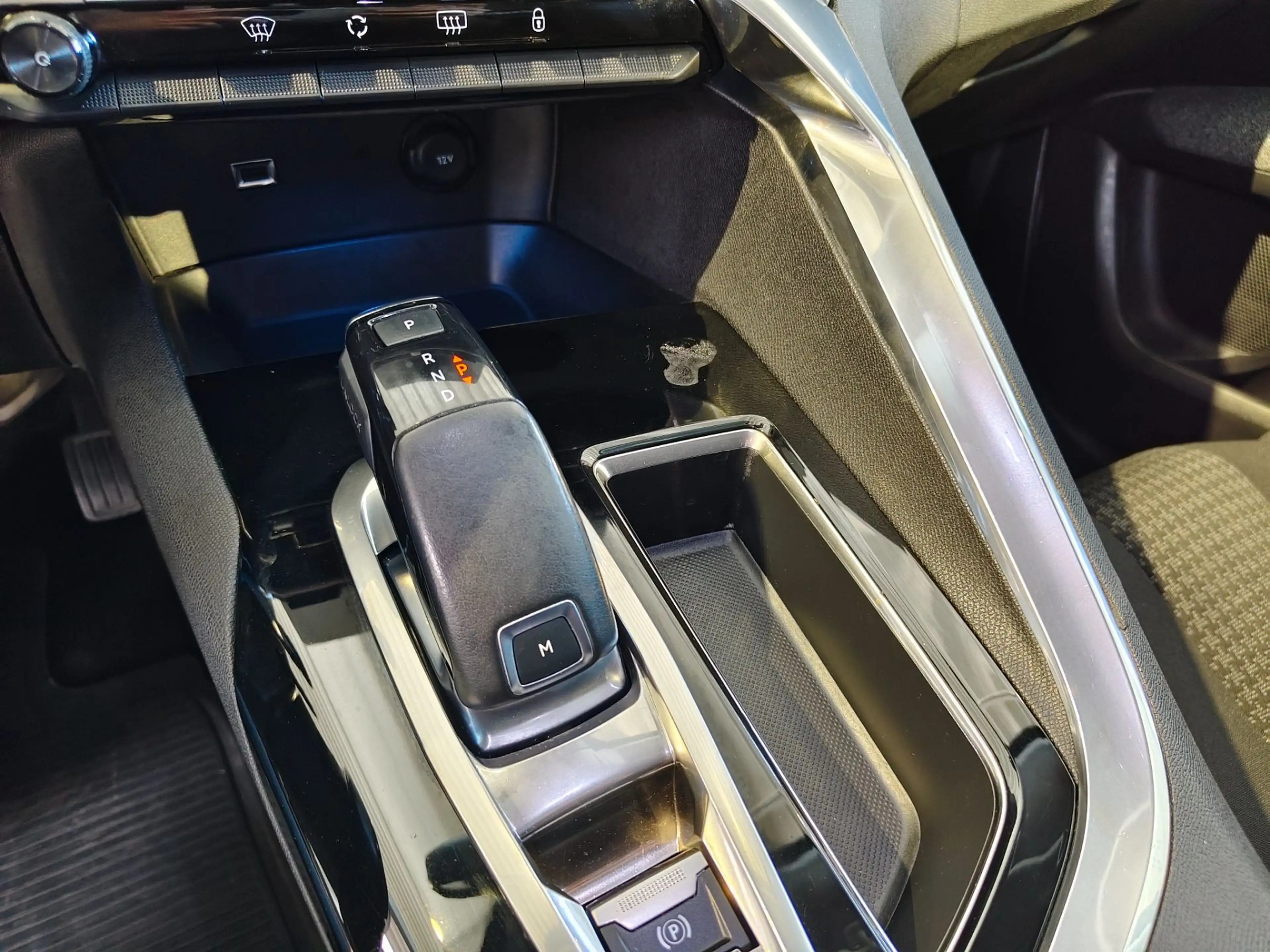 Peugeot 3008 1,6 BlueHDi 120 S&S EAT6 Active — photo 7
