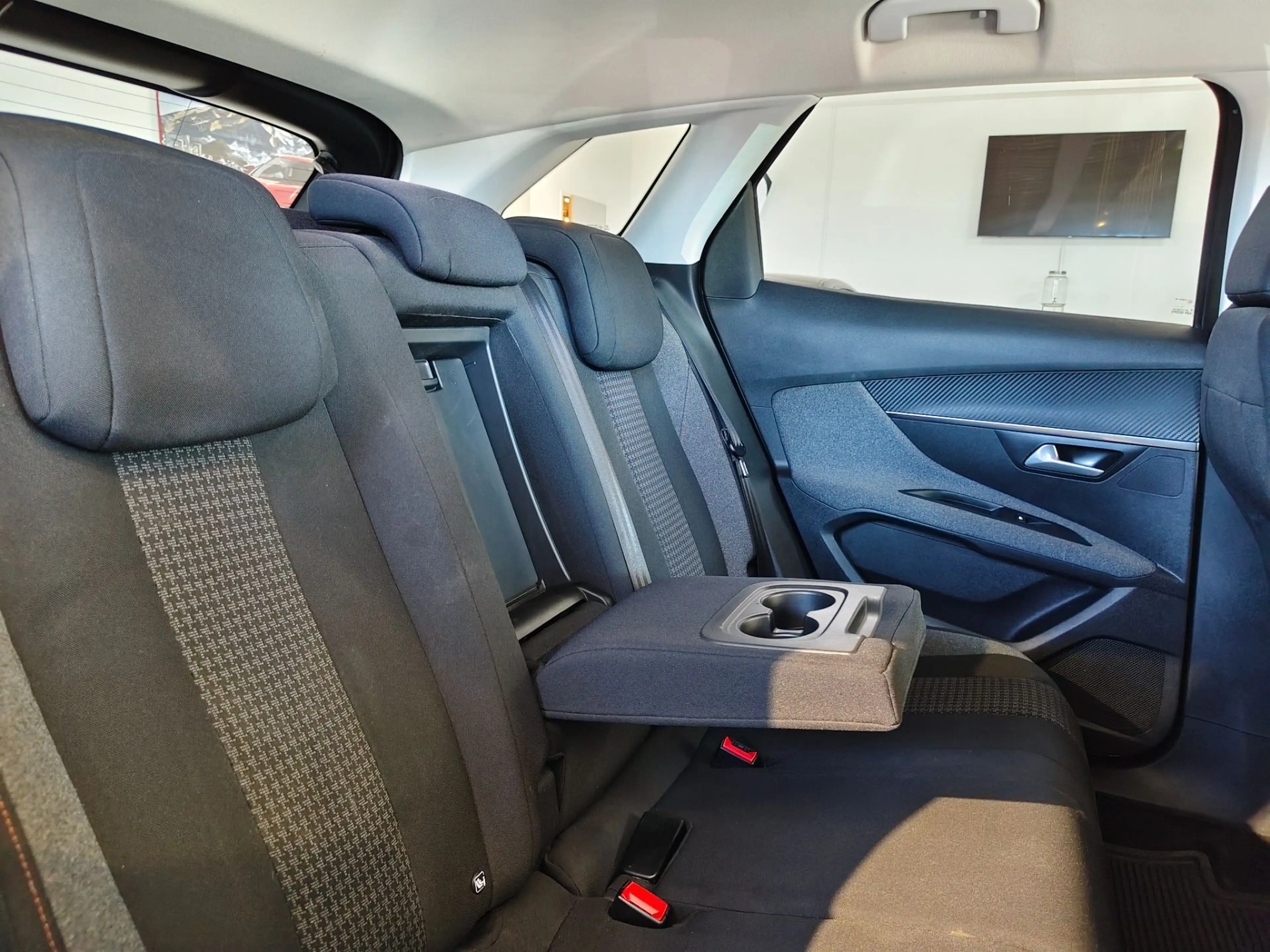 Peugeot 3008 1,6 BlueHDi 120 S&S EAT6 Active — photo 11
