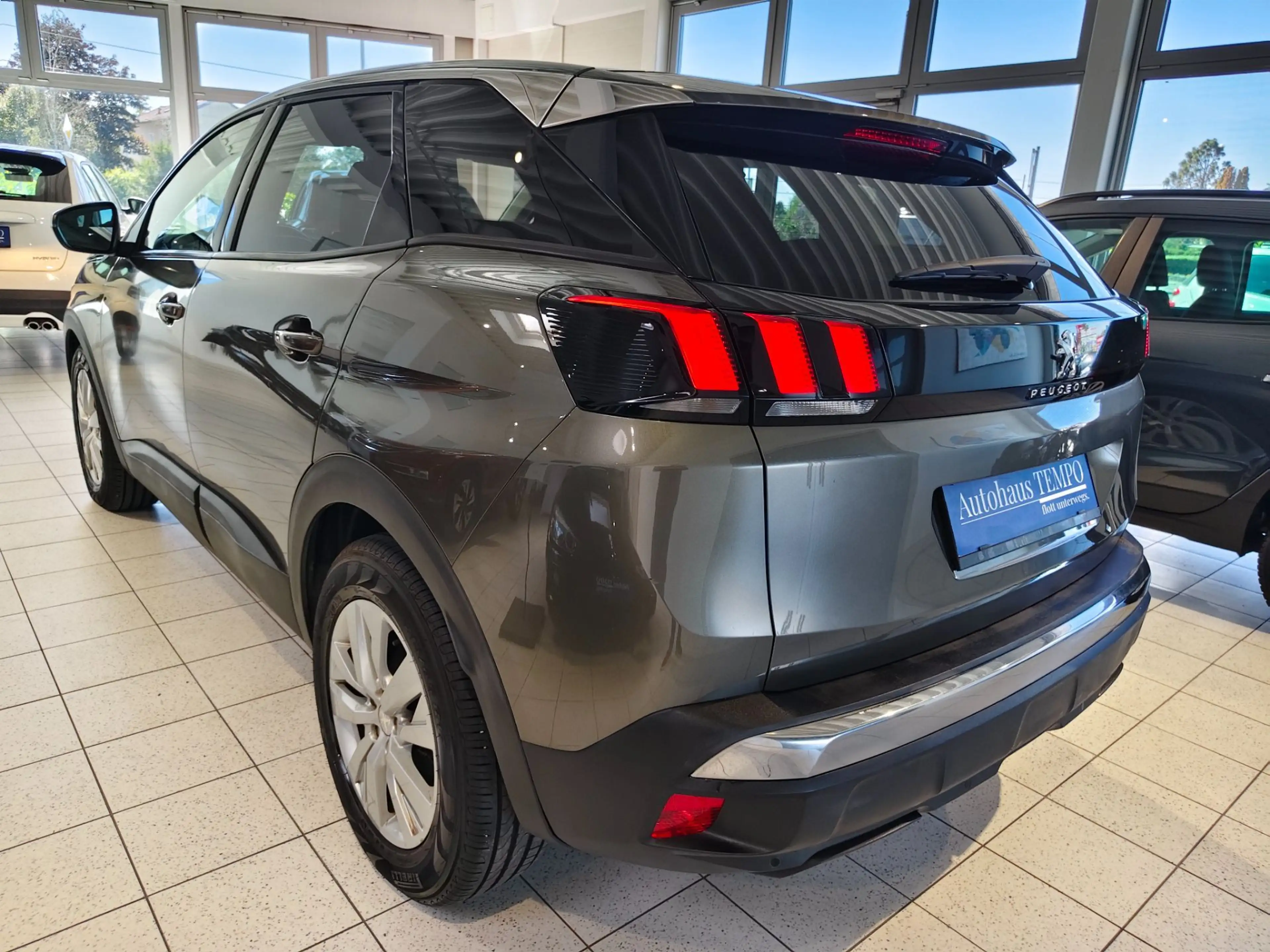 Peugeot 3008 1,6 BlueHDi 120 S&S EAT6 Active — photo 8
