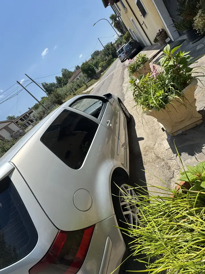 Volkswagen Golf 3p 1.9 tdi Highline 110cv, foto 7