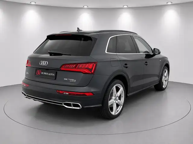 Audi Q5 view 3