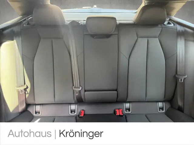 Audi A6 Avant view 10