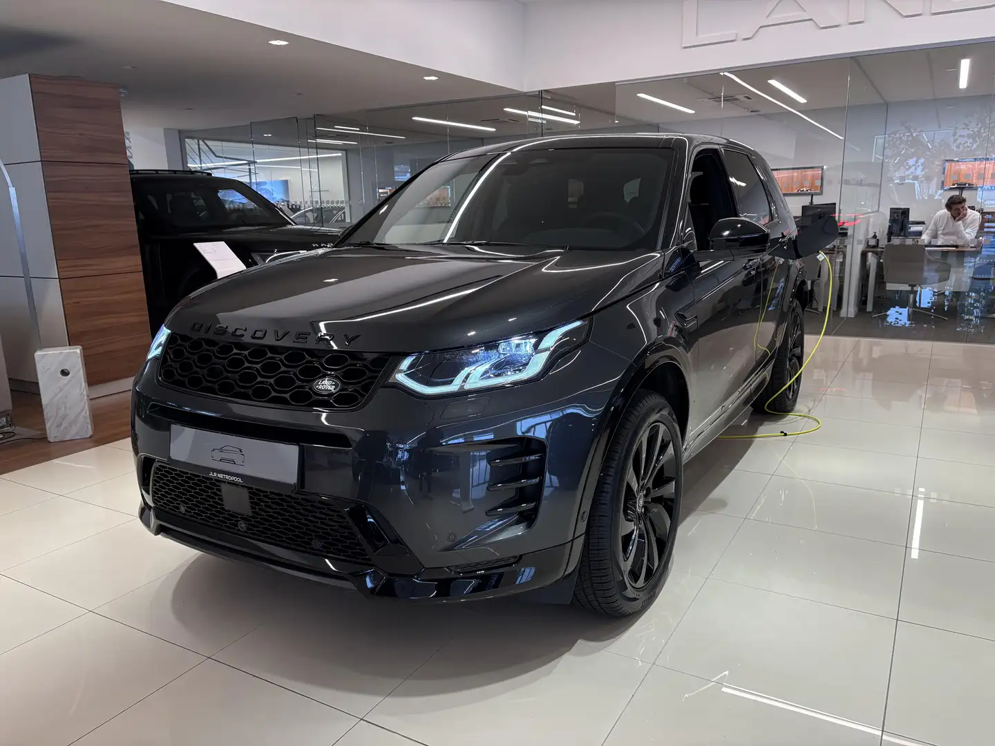Land Rover Discovery Sport // P270e Dynamic SE Grijs - 1
