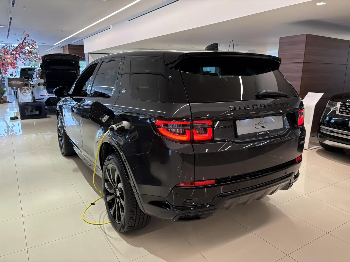 Land Rover Discovery Sport // P270e Dynamic SE Grijs - 2