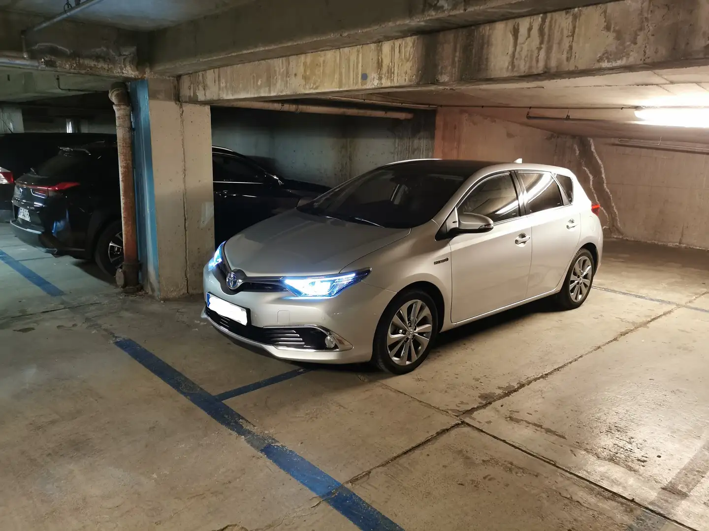 Toyota Auris Auris Hybride 136h Executive Gris - 1