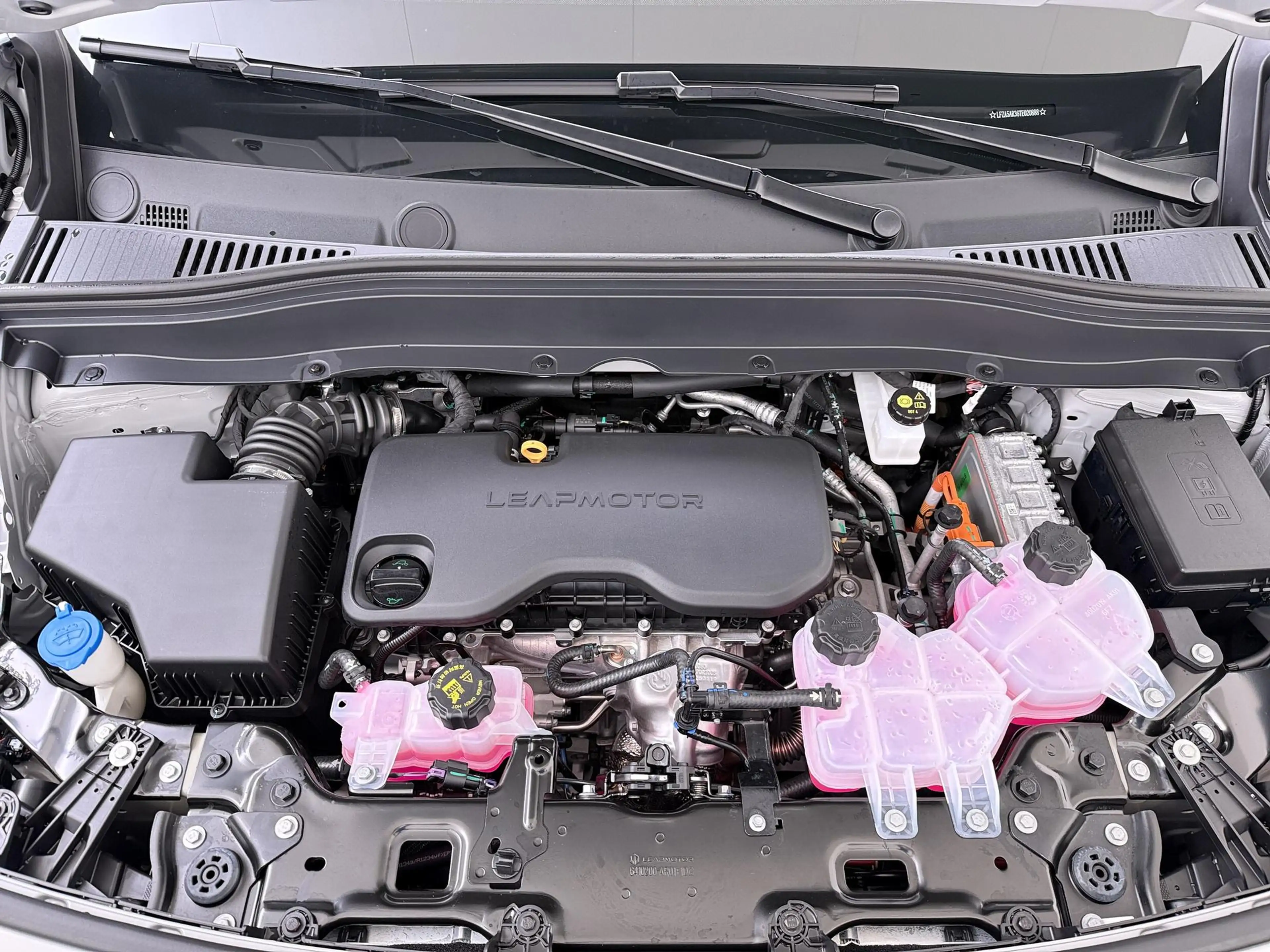 Leapmotor B10 Design Hybrid EV 18.8 kWh — photo 12