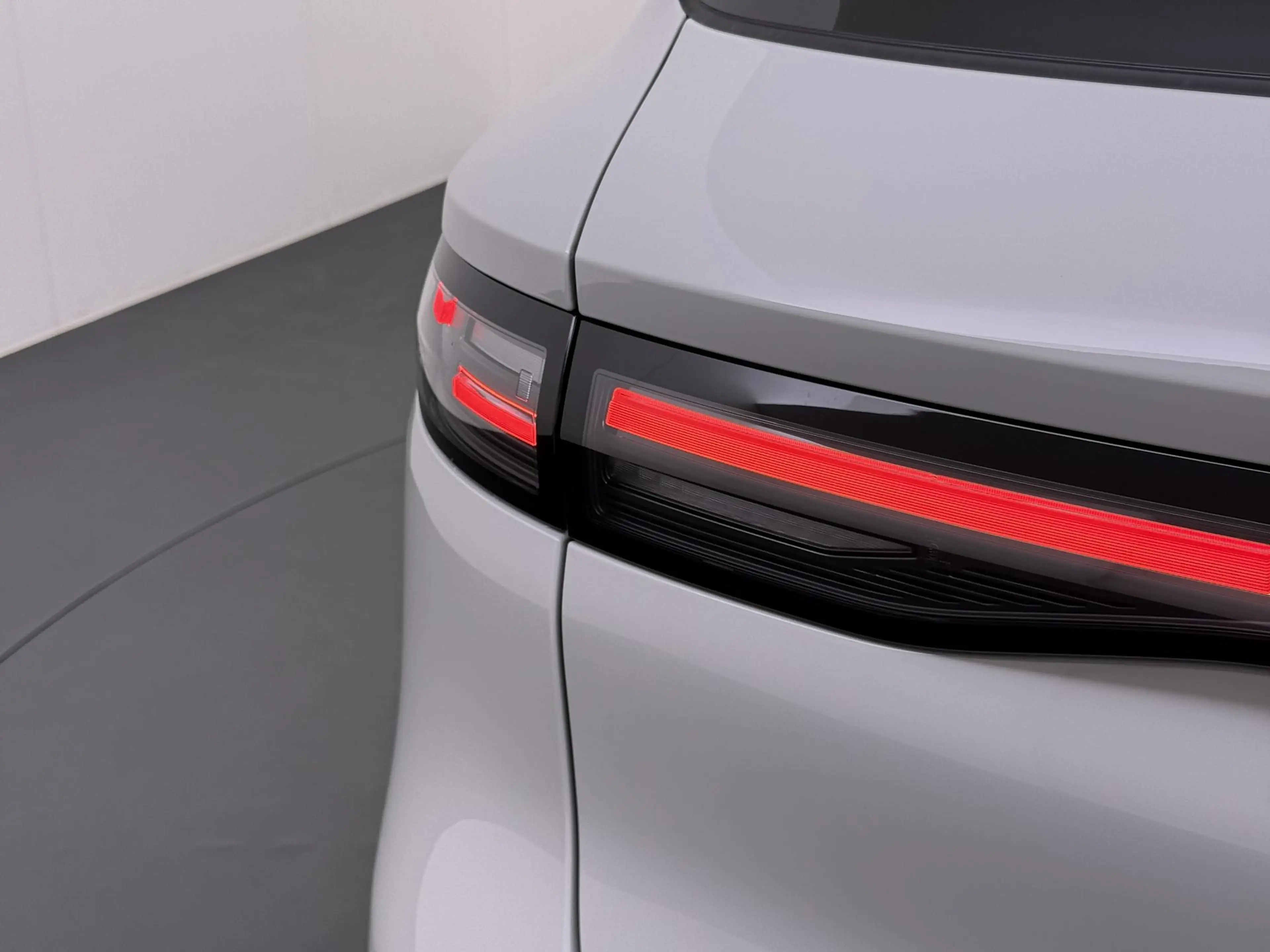 Leapmotor B10 Design Hybrid EV 18.8 kWh — photo 3