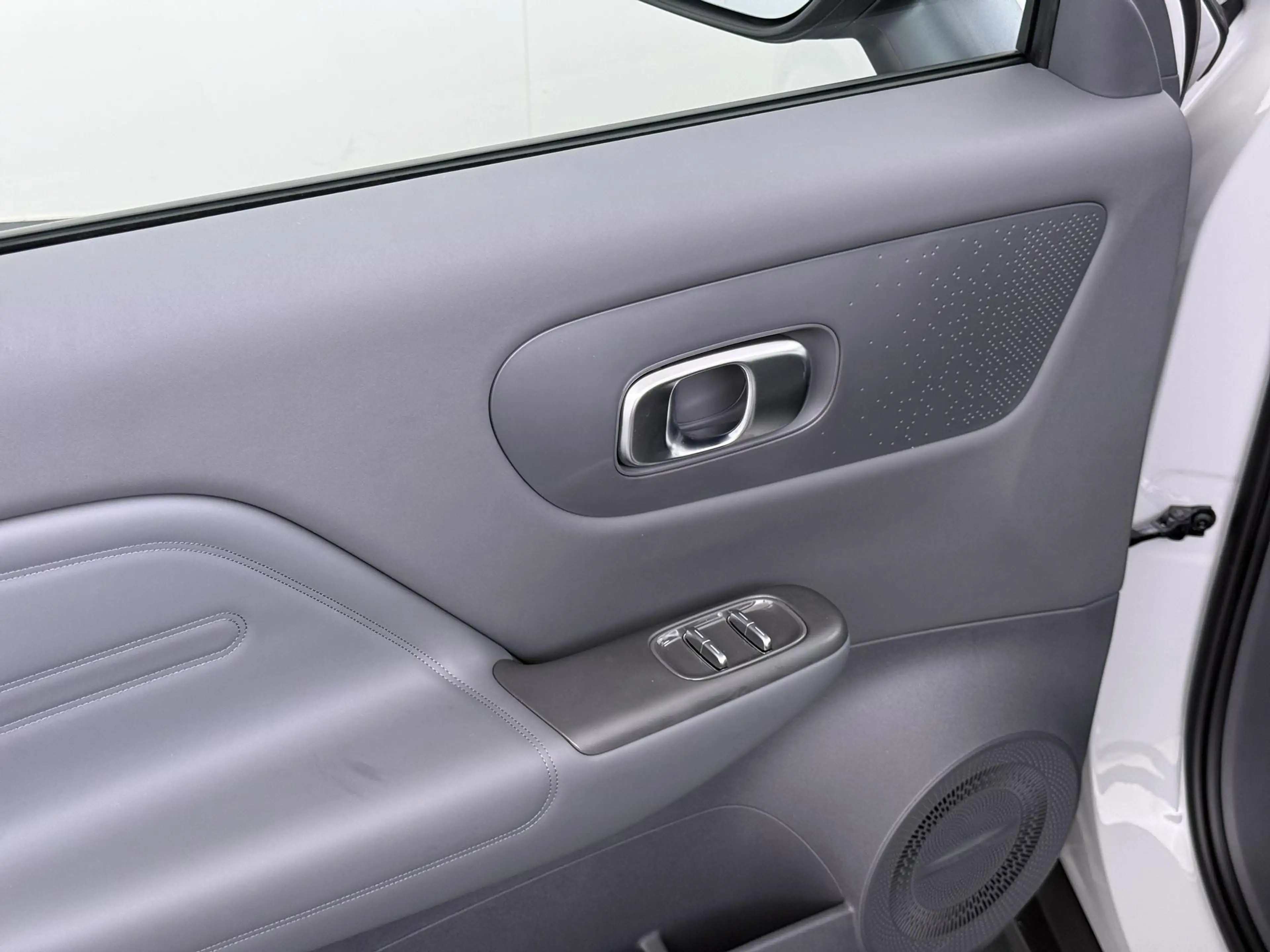 Leapmotor B10 Design Hybrid EV 18.8 kWh — photo 13