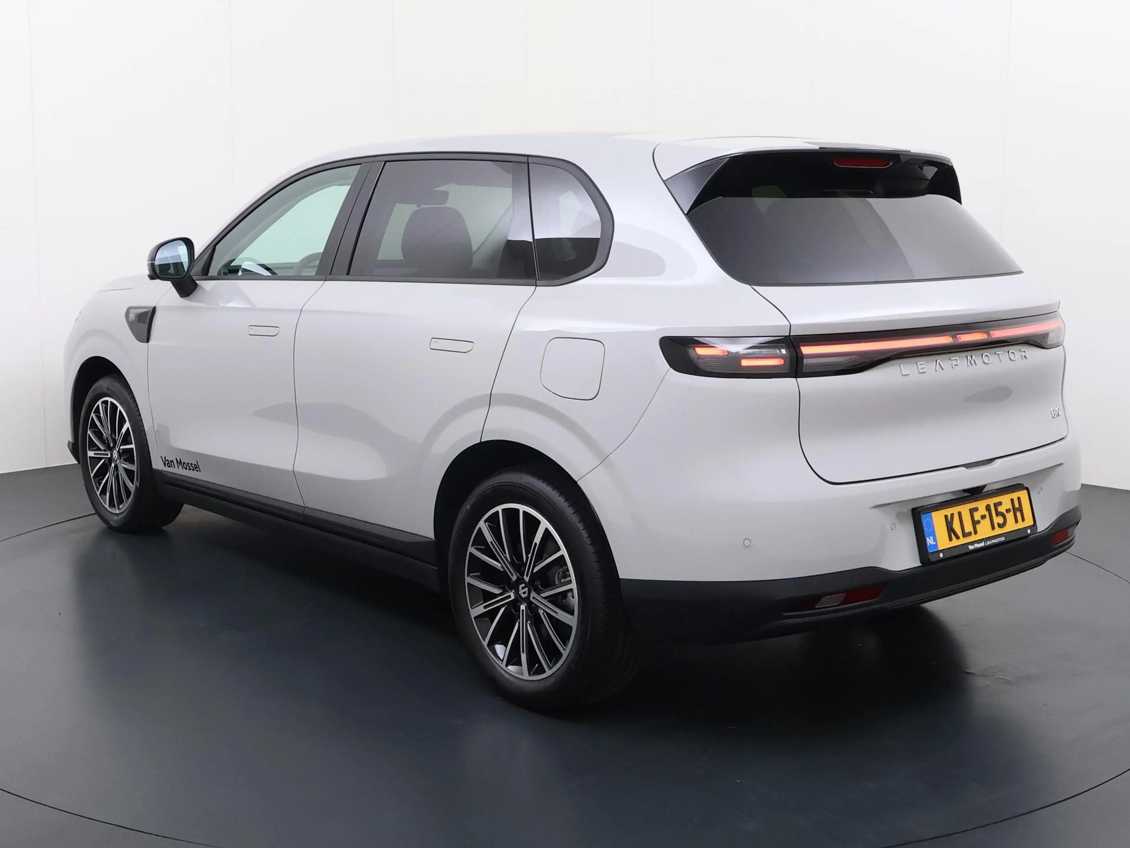 Leapmotor B10 Design Hybrid EV 18.8 kWh — photo 7