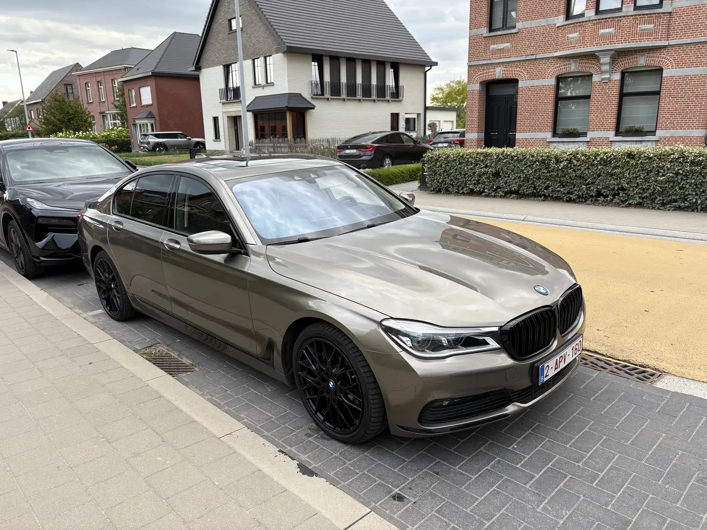 BMW 740 740Le iPerformance Stříbrná - 1