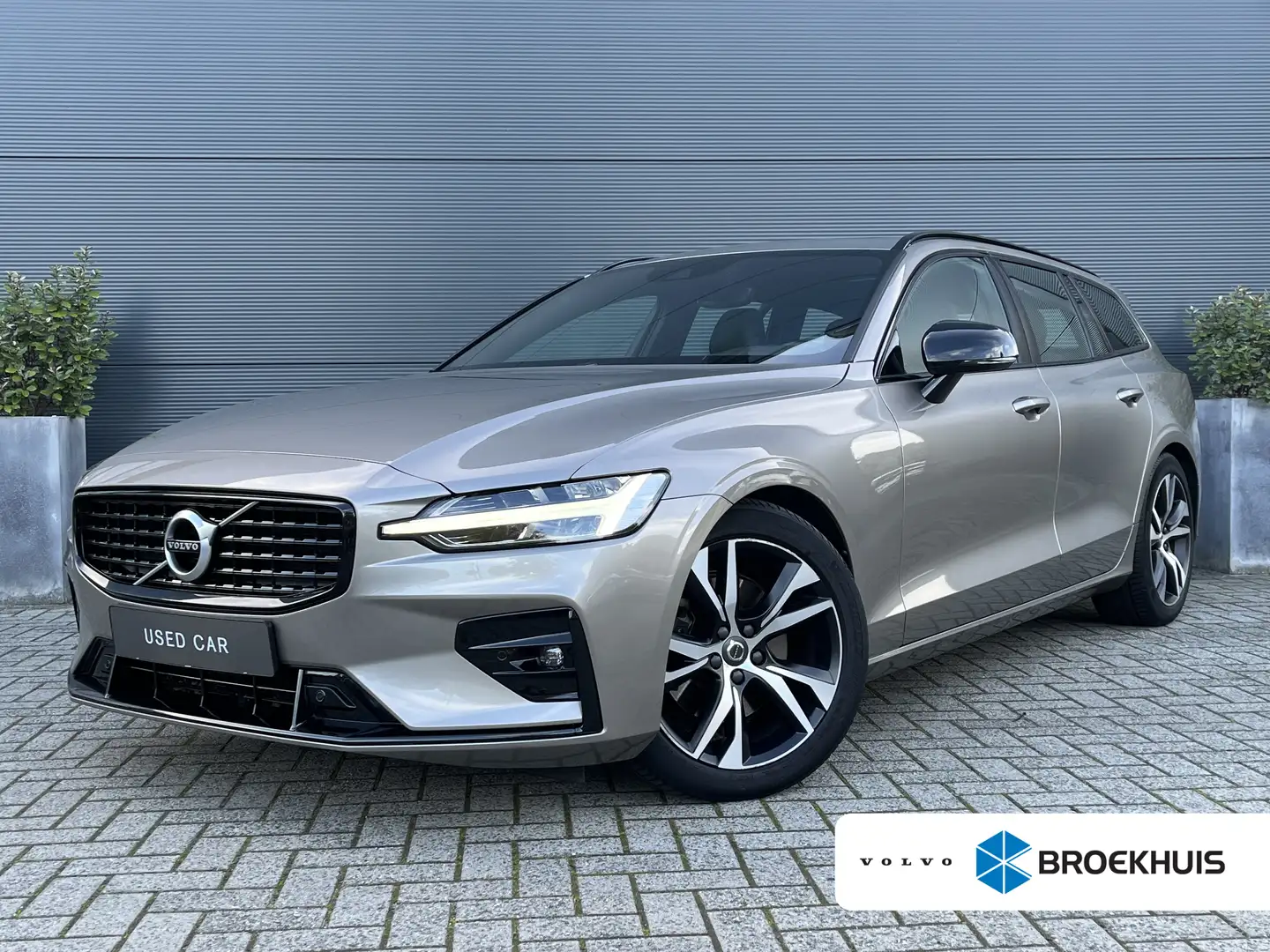 Volvo V60 2.0 B4 R-Design | Panoramadak | Harman/Kardon | Ca Grau - 1