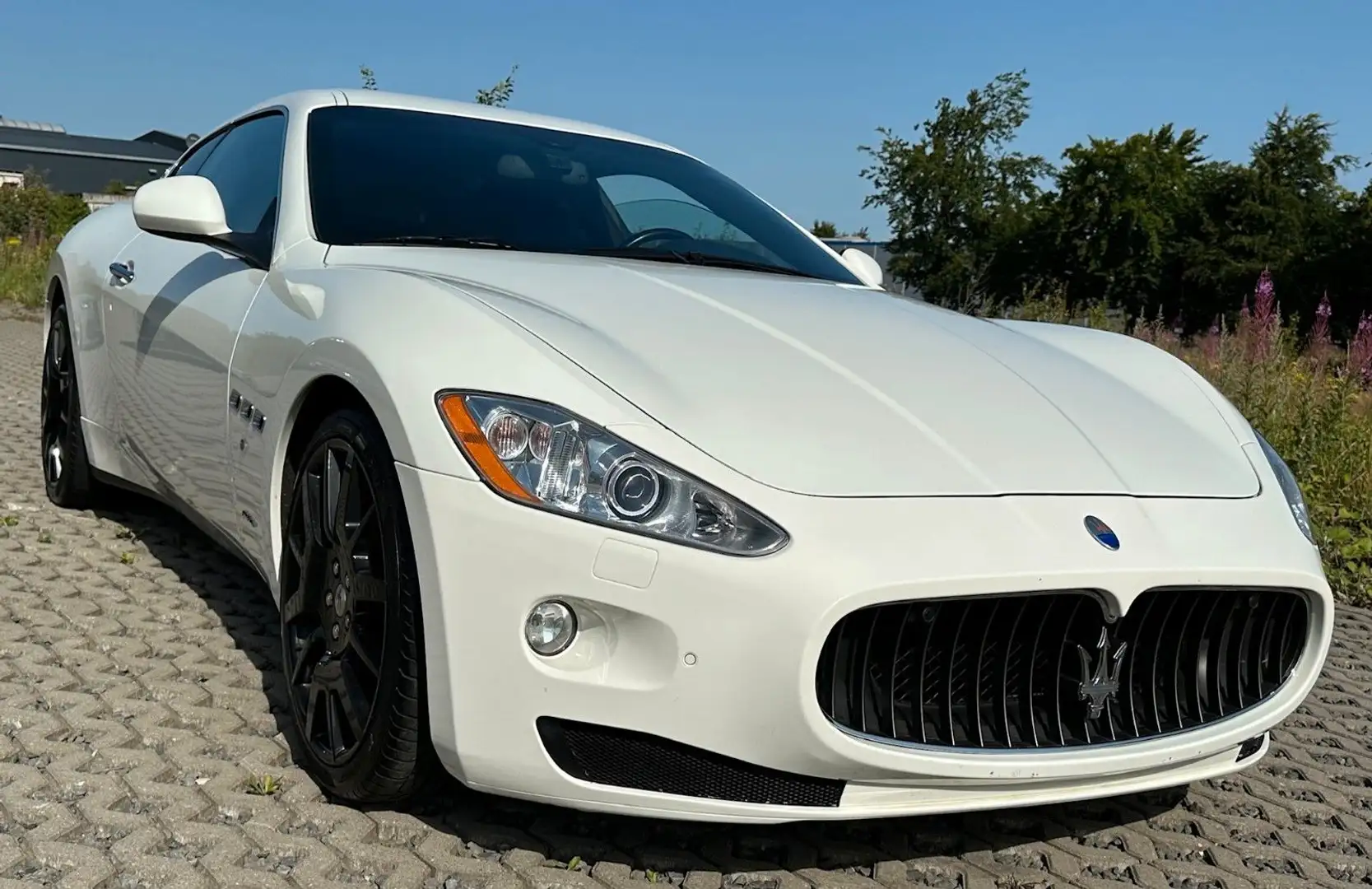 Maserati GranTurismo 4.2 V8 Automatik - LEDER - NAVI -20" Blanco - 2