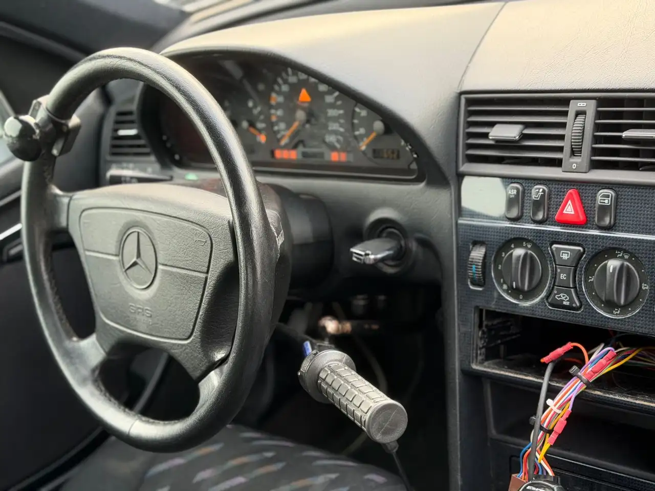 Mercedes-Benz C 180 *BEHINDERTENGERECHTER SONDERUMBAU*, foto 11