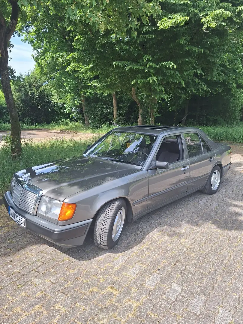 Mercedes-Benz E 230 124er - 1