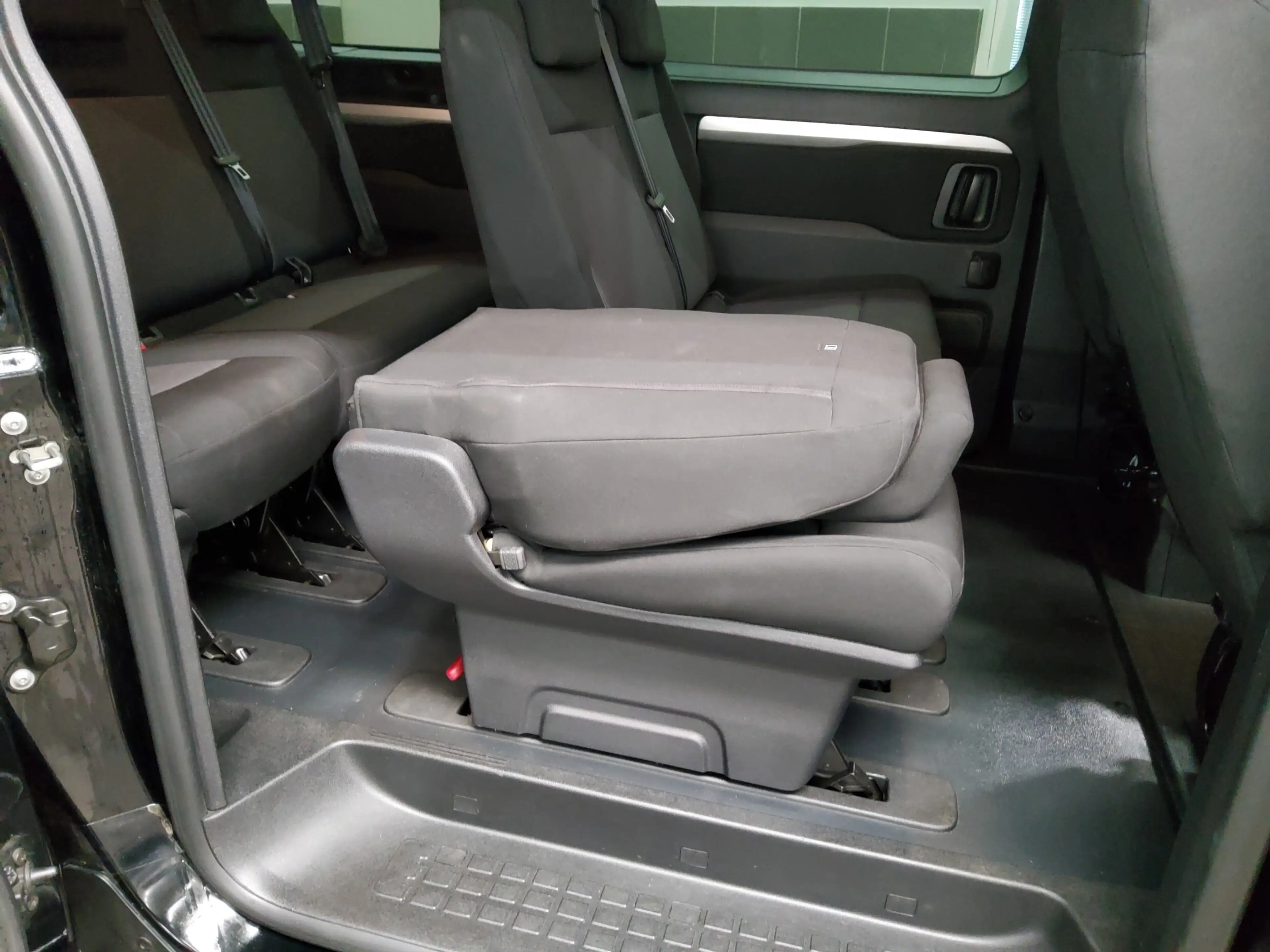 Peugeot Traveller 2.0 BlueHDi Business-Line 8-Sitze AHK — photo 12