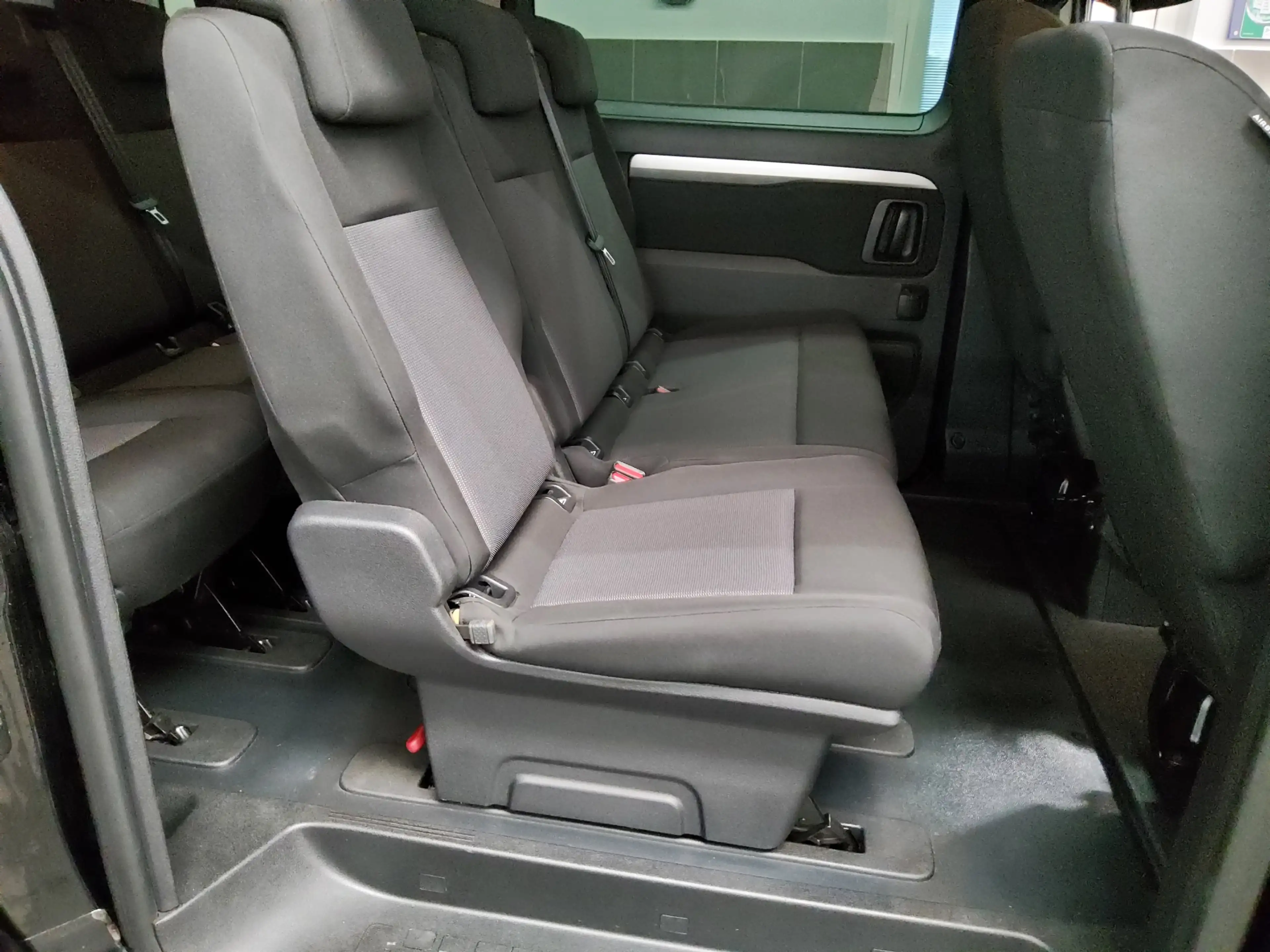 Peugeot Traveller 2.0 BlueHDi Business-Line 8-Sitze AHK — photo 13