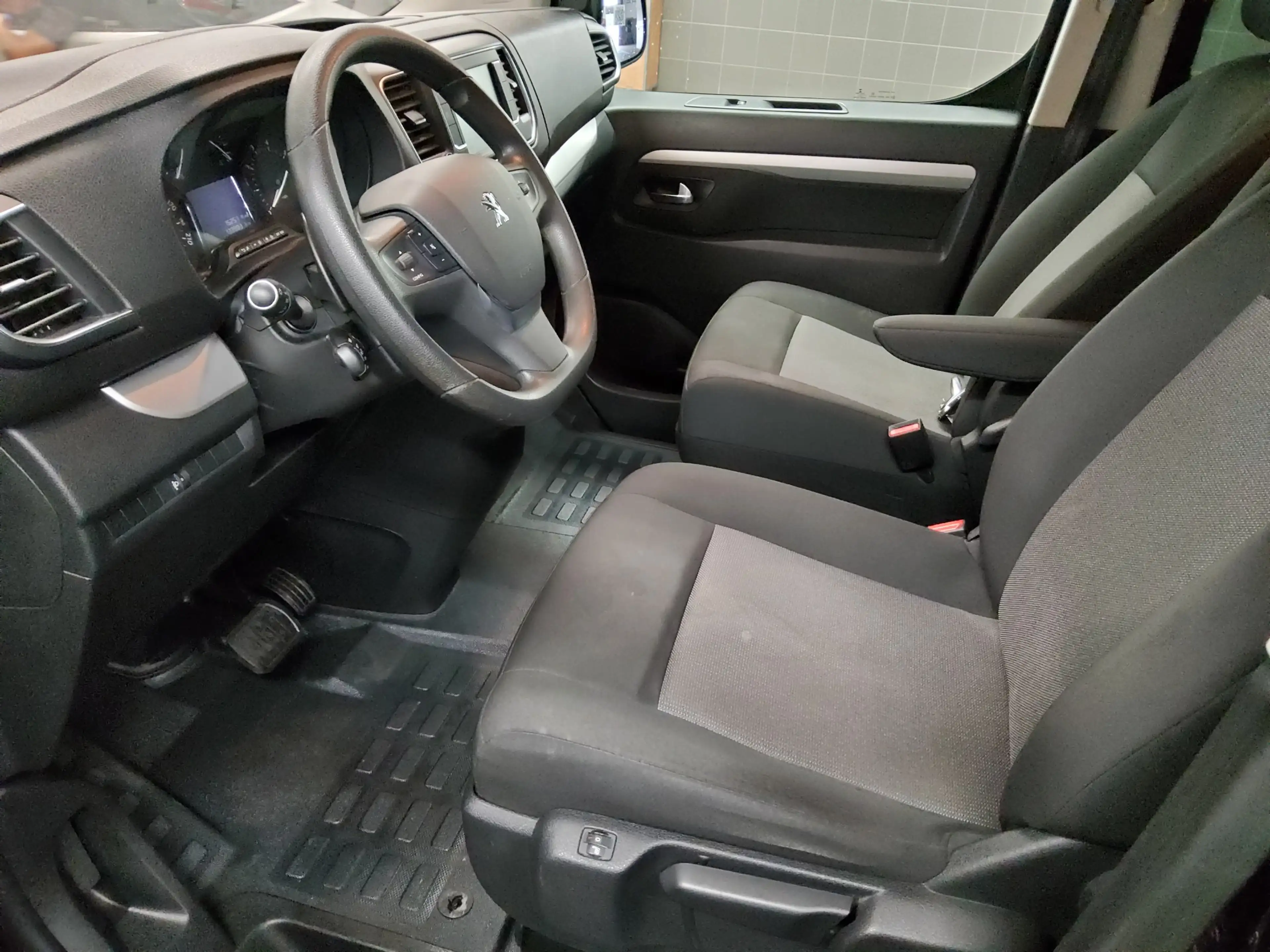 Peugeot Traveller 2.0 BlueHDi Business-Line 8-Sitze AHK — photo 8
