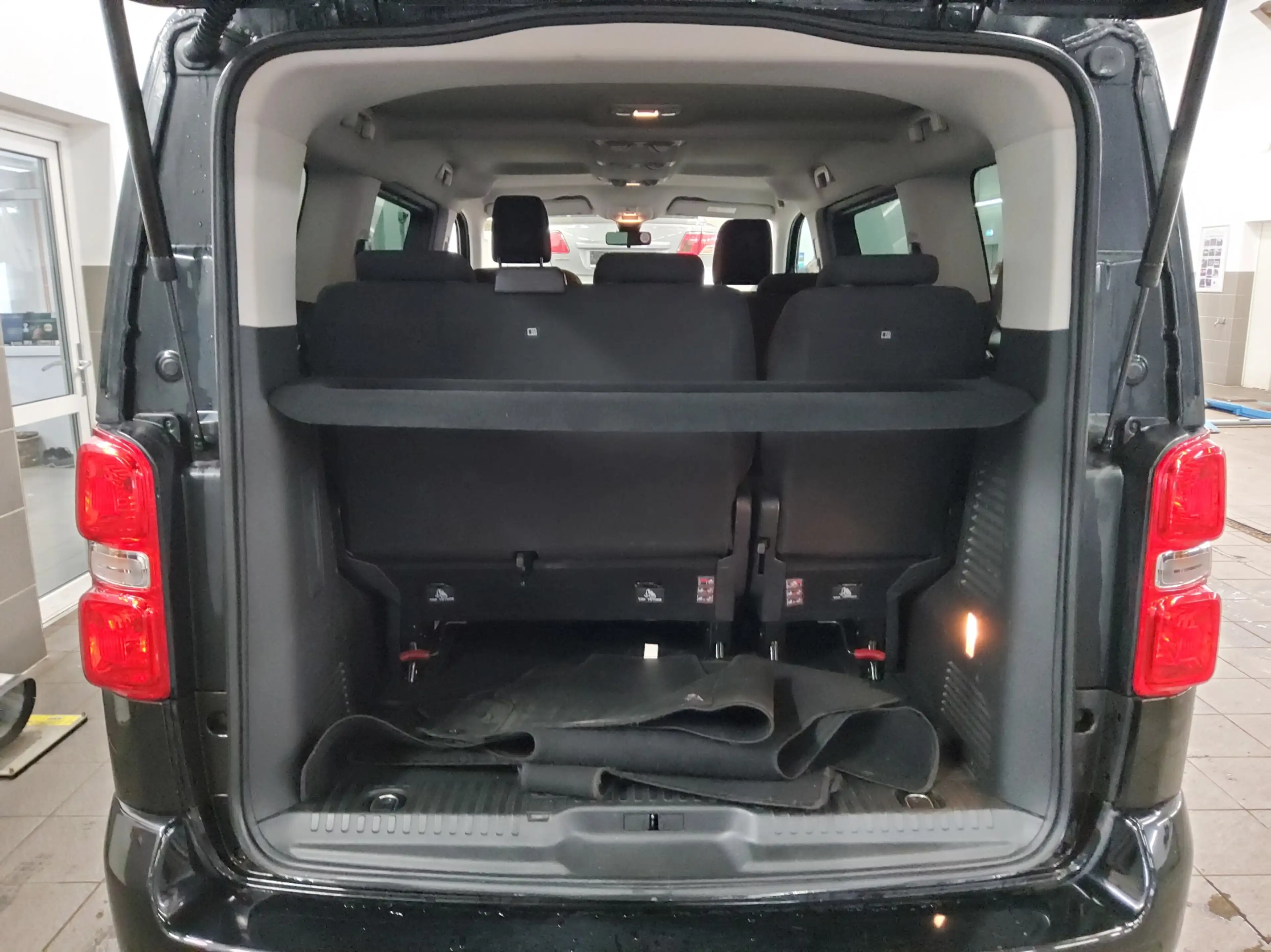 Peugeot Traveller 2.0 BlueHDi Business-Line 8-Sitze AHK — photo 11