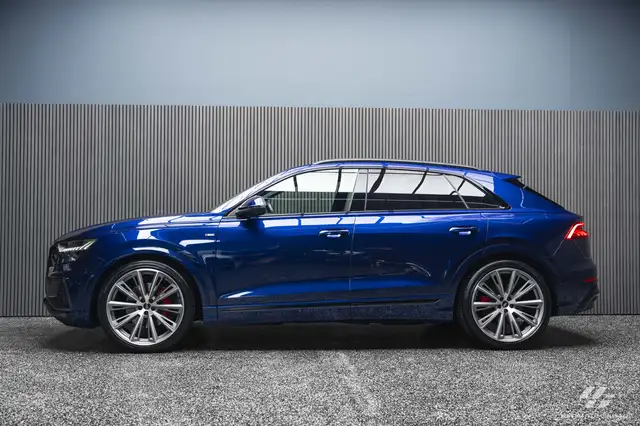 Audi Q8 view 4