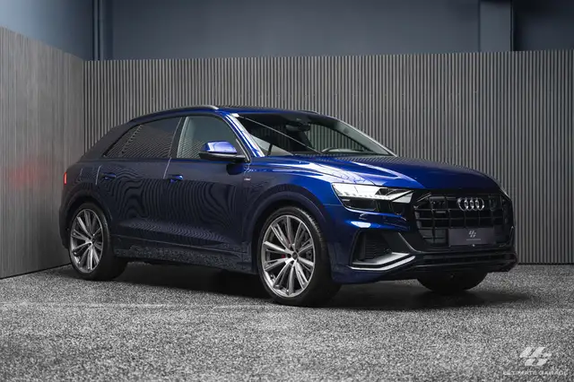 Audi Q8 view 2